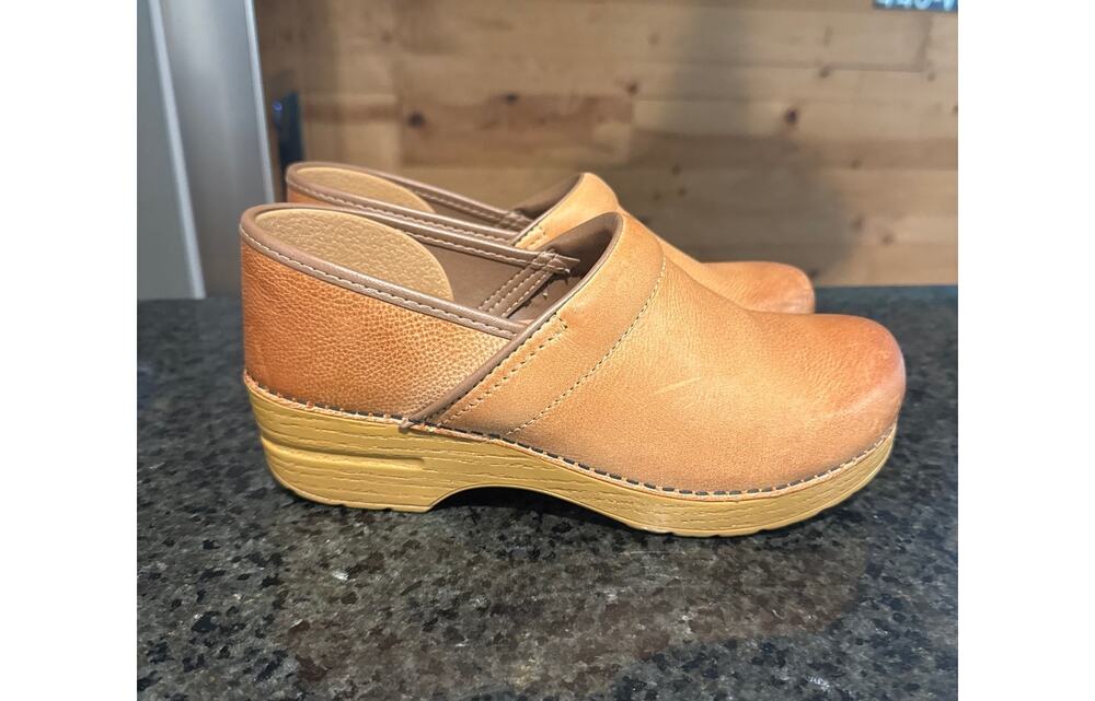 Dansko Professional Clog in Honey Distressed Leather Women's Size 40 or 9.5